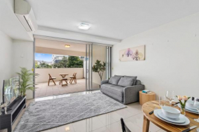 Modern Riverside Oasis - Gym Pool WiFi & Parking Brisbane